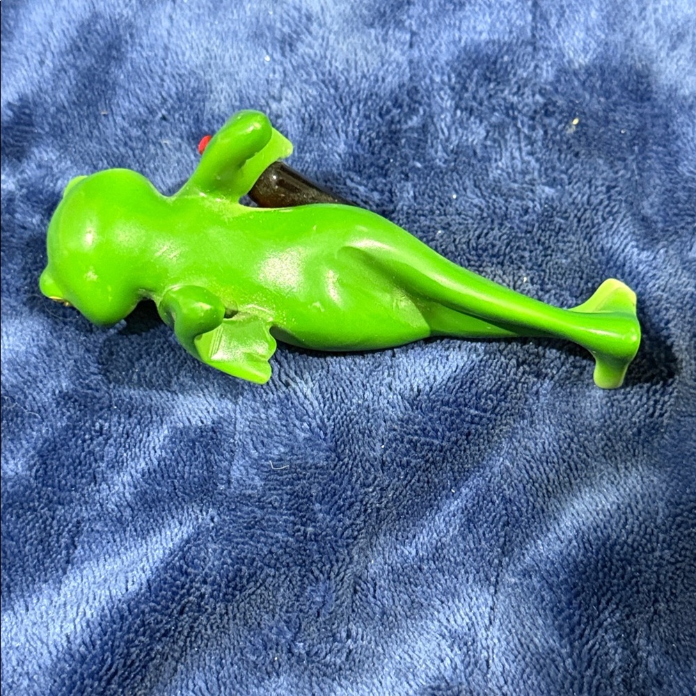 Green Frog Planter Hanger - Decorative Reptile-Themed Plant Accessory - Picture 4 of 4